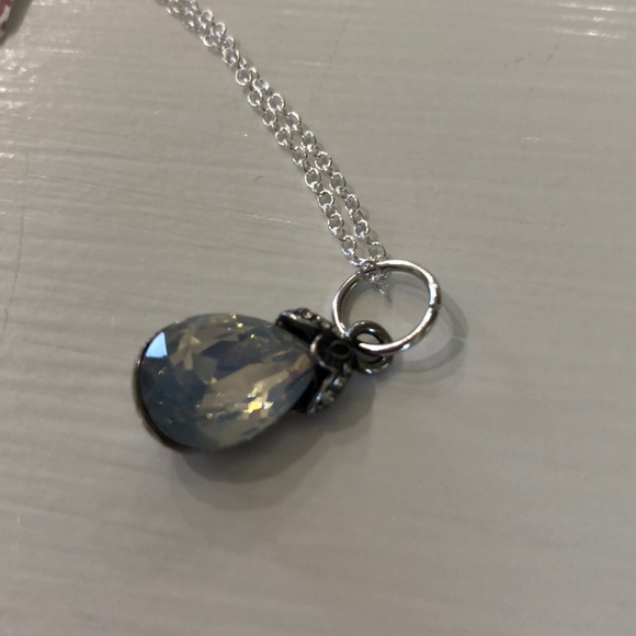 LAST ONE!  Crystal Encrusted Silver Teardrop Necklace! NEW! - Picture 4 of 5